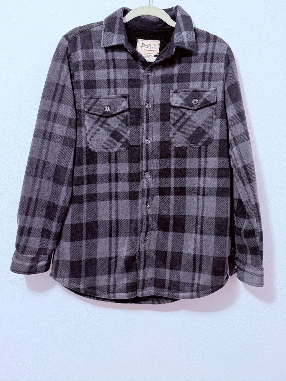 Boston Traders Black & Gray Plaid Button-Down Shirt small